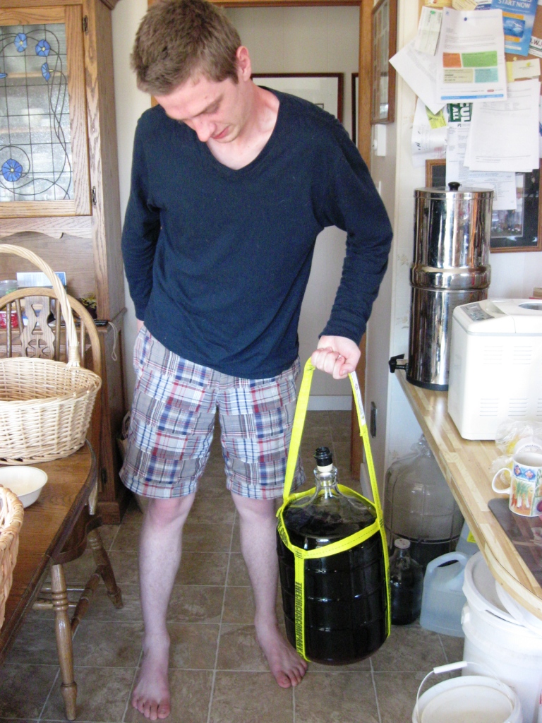 carrying-carboy-1-hand