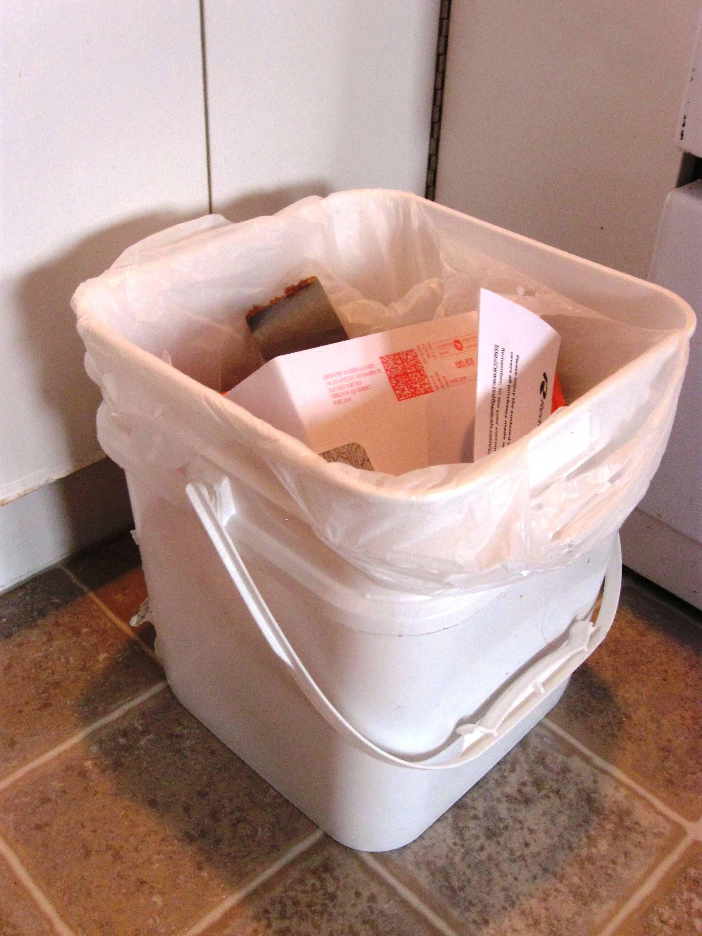 grocerybagtrashcanfull Five Gallon Ideas