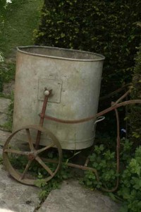 antique-bucket-cart