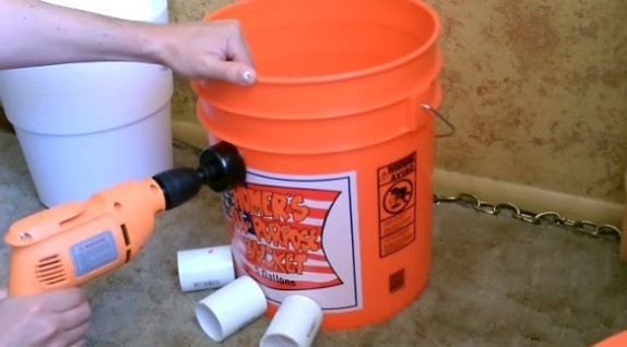 5-gallon-bucket-air-conditioner-holes-drilled1
